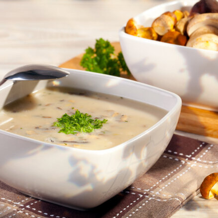 Вкусно и питательно: сырный суп с грибами