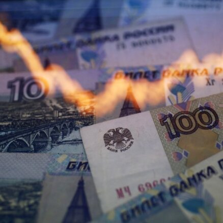Paredz dramatiskas svārstības Krievijas valūtu tirgū
