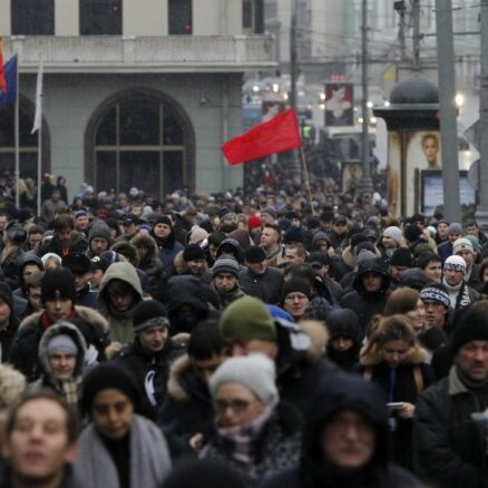 Krievijā  pret vēlēšanu rezultātiem protestē desmitiem tūkstošu neapmierināto