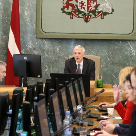'Covid-19' dēļ Kariņš sasauc valdības ārkārtas sēdi