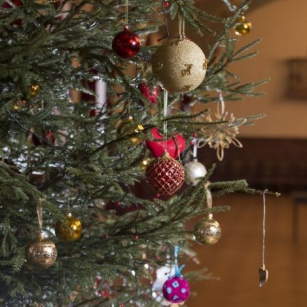 Dizainere ieskicē četras izplatītas mājokļa dekorēšanas kļūdas, gatavojoties Ziemassvētkiem