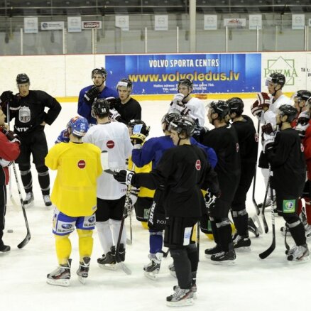Сборная Латвии по хоккею отправляется в Лион