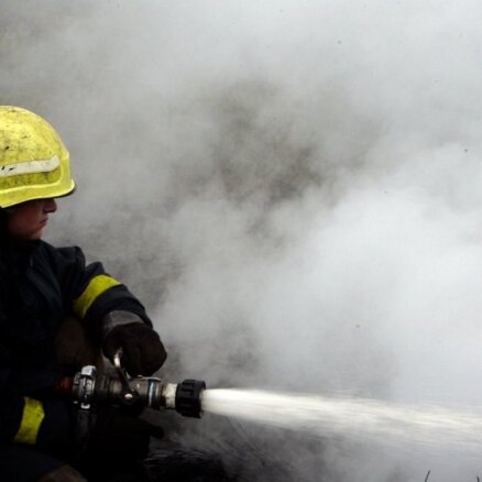 Jūrmalā ugunsgrēkā desmitstāvu viesnīcā cietis vīrietis, vēl 21 cilvēks evakuēts