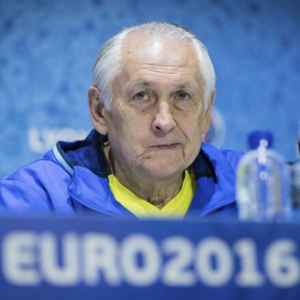 Рулевой сборной Украины подал в отставку, Суркис считает: во всем виноваты карты
