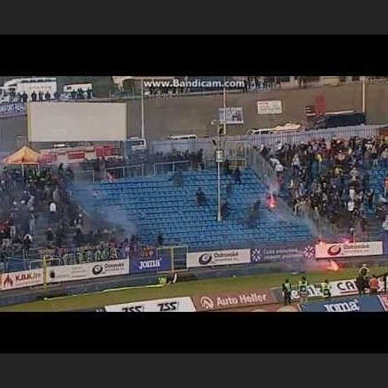 Video: Futbola fani Čehijā izdemolē stadionu