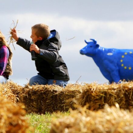 EP apstiprina nostāju ES budžetā; grib naudu jauniešiem un piensaimnieku atbalstam