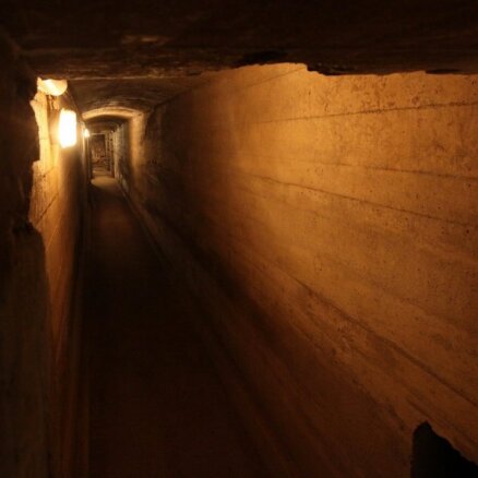 Netālu no nacistu 'zelta vilciena' iespējamās atrašanās vietas uzieti pazemes tuneļi