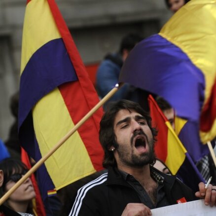 Tūkstošiem spāņu iziet ielās, pieprasot referendumu par monarhiju
