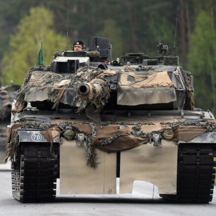 'Spiegel': Vācija nosūtīs Ukrainai vienu 'Leopard 2' rotu