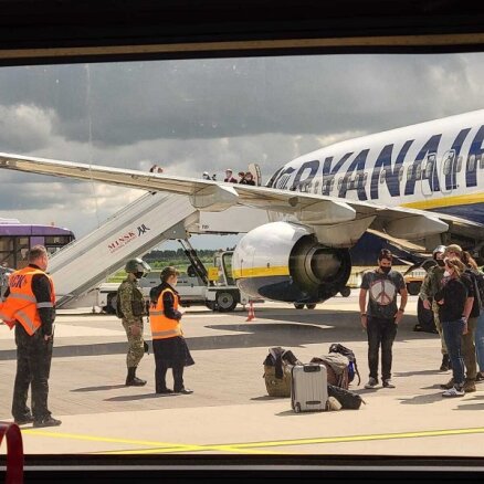'Ryanair' lidmašīnu Minskā nosēdinājušais dispečers aizbēdzis uz Poliju