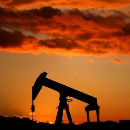Naftas cenām ilgākais kritums kopš 2020. gada februāra