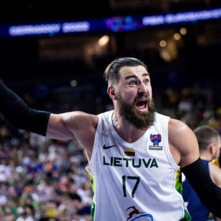 FIBA atzīst divas rupjas tiesnešu kļūdas 'Eurobasket 2022' grupu turnīrā