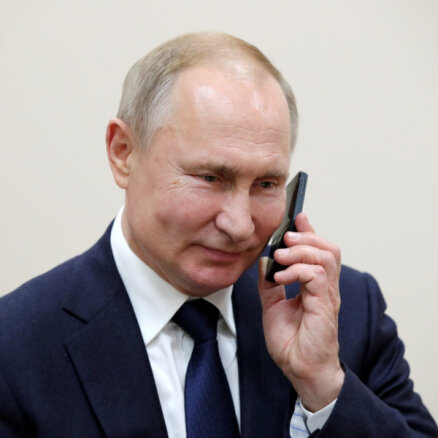 Tokajevs situāciju Kazahstānā apspriež ar Putinu