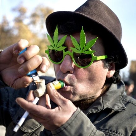 Urugvajas aptiekās nākamnedēļ sāks pārdot marihuānu izklaides nolūkiem