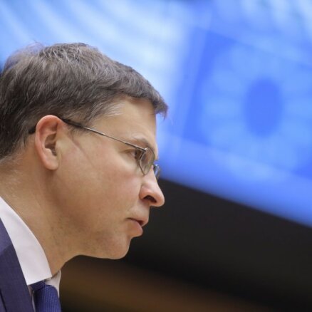 Домбровскис: Совет ЕС выделит Украине пять миллиардов евро
