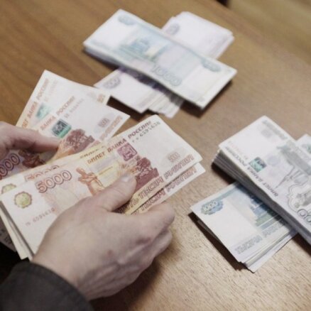 Рубль заметно укрепился по отношению к евро и доллару