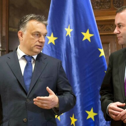 Orbans paziņo par 'Fidesz' izstāšanos no Eiropas Tautas partijas