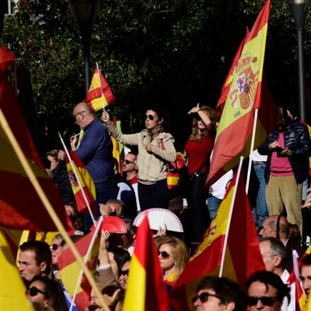 Spānijas sociālisti vēlas par jaunās valdības prioritāti pasludināt vēršanos pret galēji labējiem