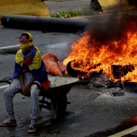 Protestos Venecuēlā dzīvību zaudējuši trīs cilvēki