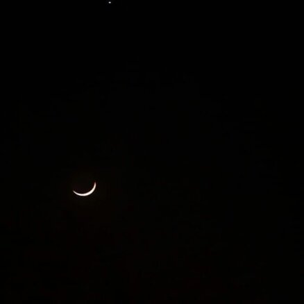 Lasītāja foto: Februāra debesis ar Mēnesi, Jupiteru un Venēru