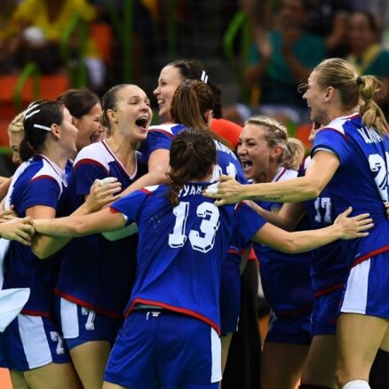 Женская сборная России по гандболу впервые выиграла олимпийское золото