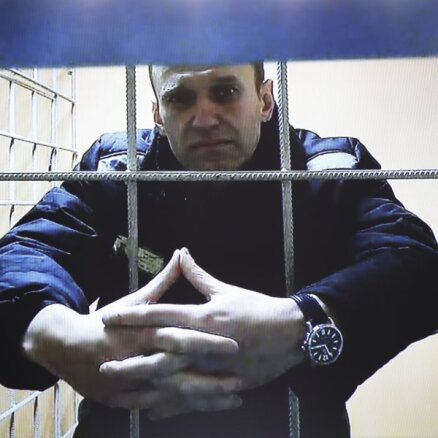Обвинение попросило приговорить Навального к 13 годам колонии
