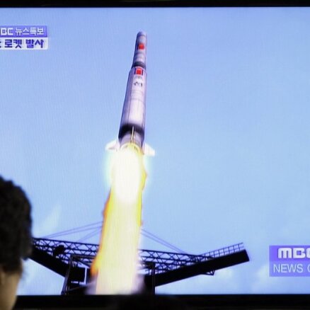 КНДР запустила ракету, но она развалилась в воздухе
