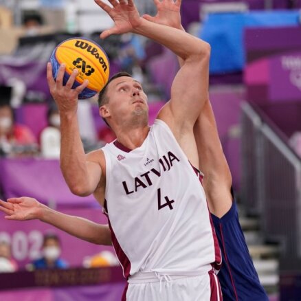 Latvijas 3x3 basketbolisti finālā zaudē serbiem un kļūst par Eiropas vicečempioniem