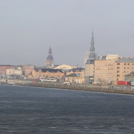Ģenerāļa Radziņa krastmalā un Maskavas ielā ievieš papildu satiksmes ierobežojumus
