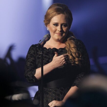 Adele pārspējusi Eimijas Vainhausas rekordu