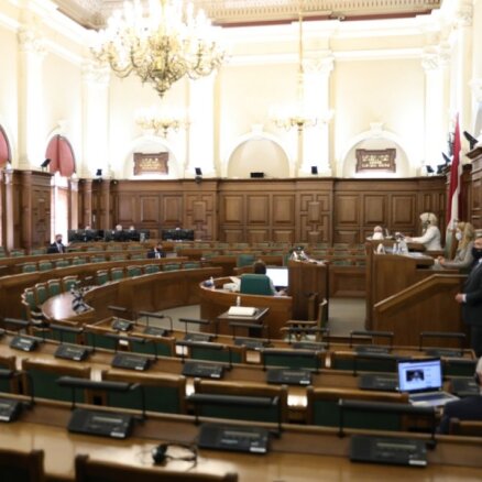 Saeima pieņem likumu par fiziskās personas atbrīvošanu no parādsaistībām