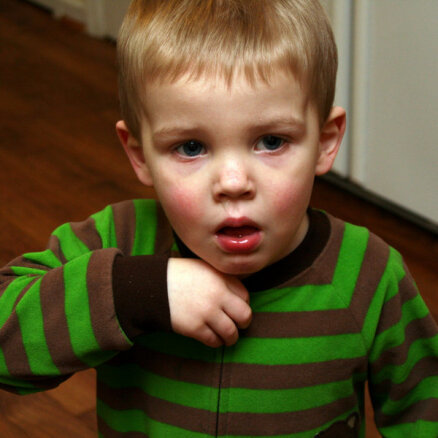 Latvijā 20 reizes audzis ar garo klepu saslimušo bērnu skaits; viens no iemesliem – nevakcinēšanās