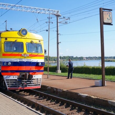 Скандал с новыми электричками: топ-менеджеров Pasažieru vilciens "сбросили с поезда"