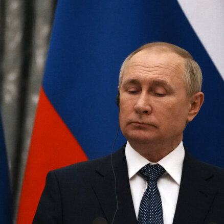 Макрон обсудил с Путиным и Зеленским кризис вокруг Украины