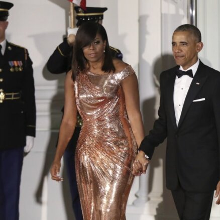 Mišela Obama apžilbina pēdējās vakariņās kā pirmā lēdija