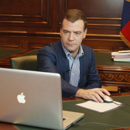 Медведев пообещал разобраться с делом осужденной на 10 лет активистки "Другой России"