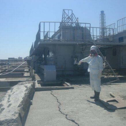 Над АЭС Фукусима-1 установили защитную конструкцию