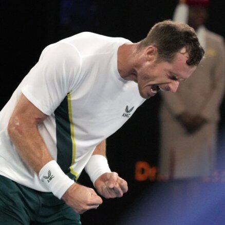 Britu leģenda Marejs trillerī uzvar vienu no 'Australian Open' favorītiem