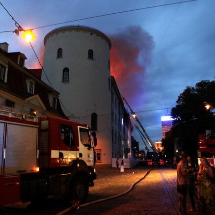 Пожар в Рижском замке: музеям нанесен большой ущерб