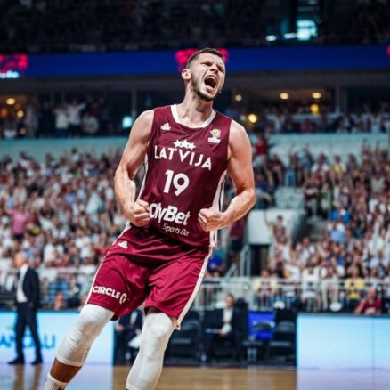 Latvijas basketbola izlase pirmo reizi pēc neatkarības atgūšanas uzvar Serbiju
