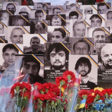 Вейонис возложил цветы в память "Небесной сотни"; Киев украшен флажками Латвии