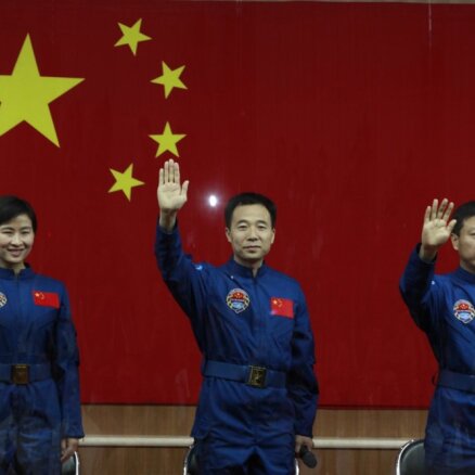 Китай запустил в космос первую женщину-тайконавта