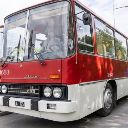ФОТО. Поездка на ретро-автобусе — "Икарусе" 79-го года. Стоит ли это того?