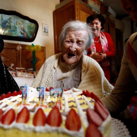Pasaules vecākais cilvēks nosvin 117 gadu jubileju