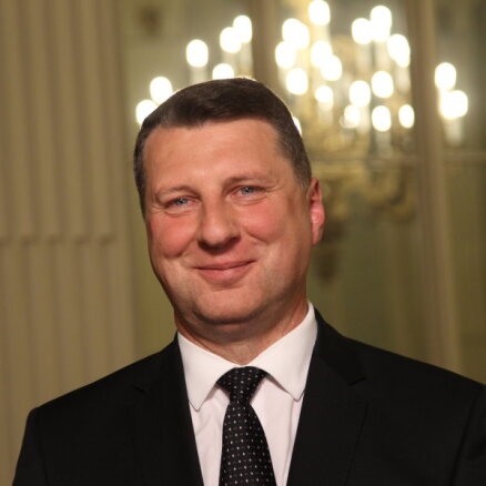 Президент Латвии улетит в Киев пообщаться с Порошенко и Яценюком