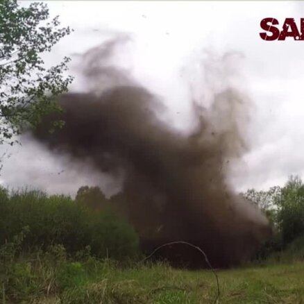 Video: 'Zvārdes detonators' – karavīri iznīcina sprādzienbīstamus priekšmetus