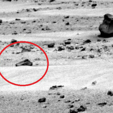 NASA fotogrāfijā no Marsa saskatīts citplanētiešu ierocis