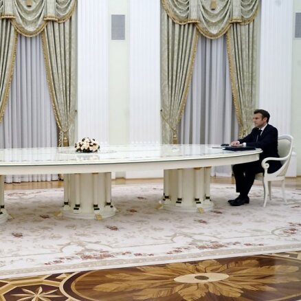 Макрон отказался перед встречей с Путиным в Москве сдать ПЦР-тест