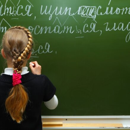 По законам военного времени. Как в странах Балтии решают судьбу образования на русском языке