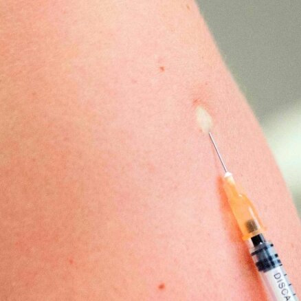 Seniori turpina saņemt uzaicinājumus vakcinēties pret Covid-19
